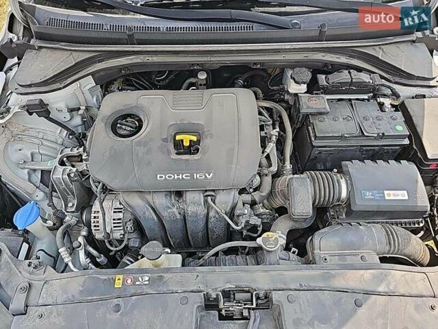 Серый Хендай Элантра, объемом двигателя 2 л и пробегом 165 тыс. км за 8500 $, фото 12 на Automoto.ua