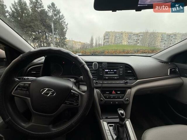 Серый Хендай Элантра, объемом двигателя 2 л и пробегом 228 тыс. км за 10800 $, фото 9 на Automoto.ua