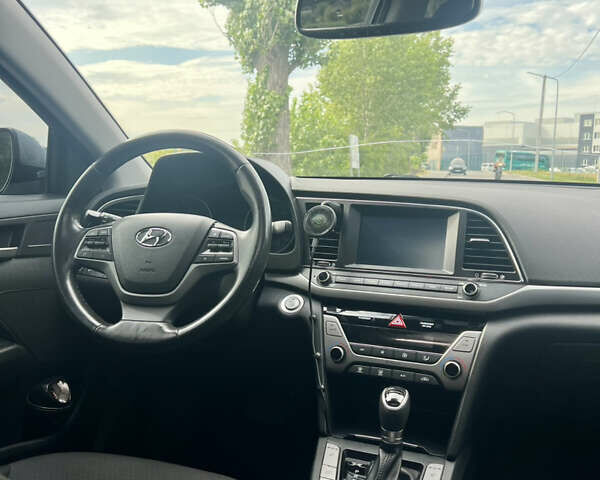 Серый Хендай Элантра, объемом двигателя 2 л и пробегом 169 тыс. км за 13300 $, фото 40 на Automoto.ua