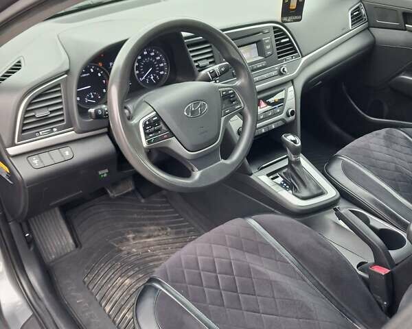 Хендай Элантра 2017 в Кропивницком (Кировограде) на Automoto.ua Серый Хендай Элантра, объемом двигателя 2 л и пробегом 177 тыс. км за 10900 $, фото 5 на Automoto.ua