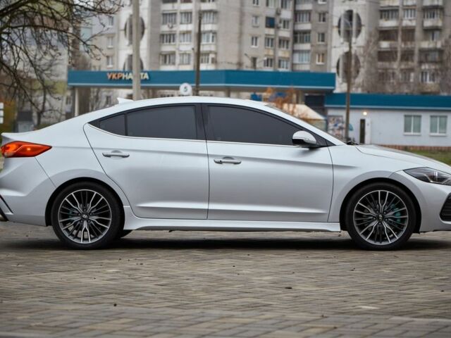 Серый Хендай Элантра, объемом двигателя 1.6 л и пробегом 145 тыс. км за 12500 $, фото 3 на Automoto.ua