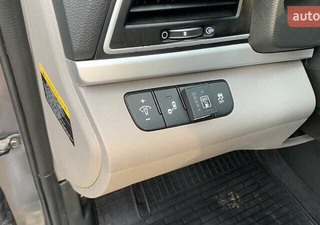 Сірий Хендай Елантра, об'ємом двигуна 2 л та пробігом 165 тис. км за 10700 $, фото 12 на Automoto.ua