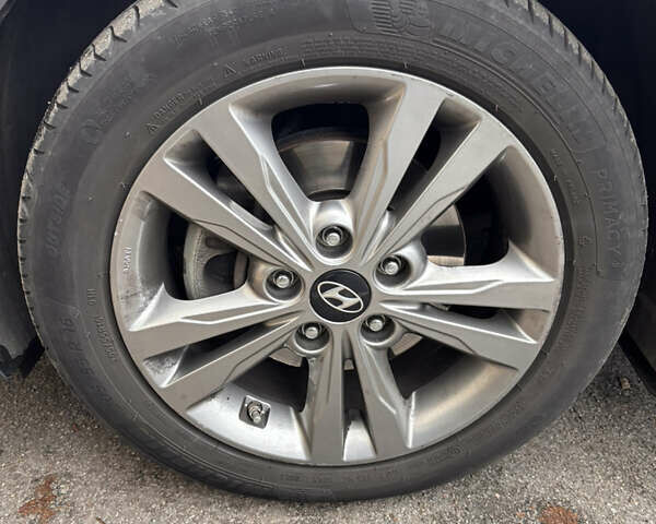 Серый Хендай Элантра, объемом двигателя 1.6 л и пробегом 111 тыс. км за 11900 $, фото 12 на Automoto.ua