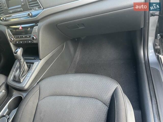Сірий Хендай Елантра, об'ємом двигуна 1.6 л та пробігом 127 тис. км за 14400 $, фото 12 на Automoto.ua