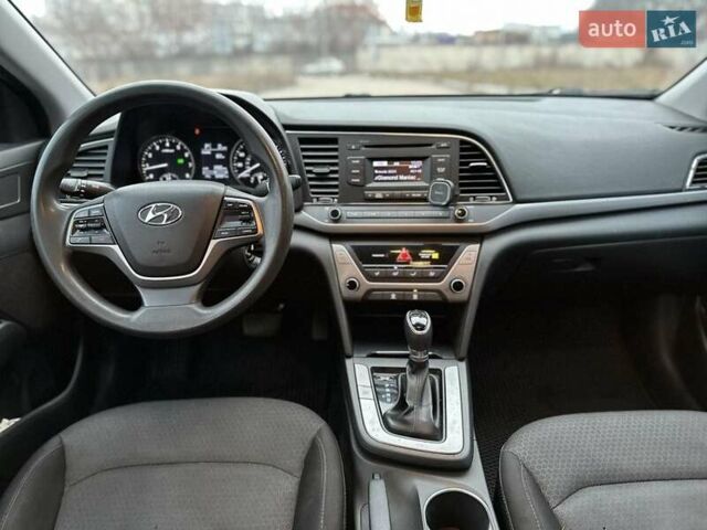 Серый Хендай Элантра, объемом двигателя 2 л и пробегом 175 тыс. км за 11200 $, фото 9 на Automoto.ua