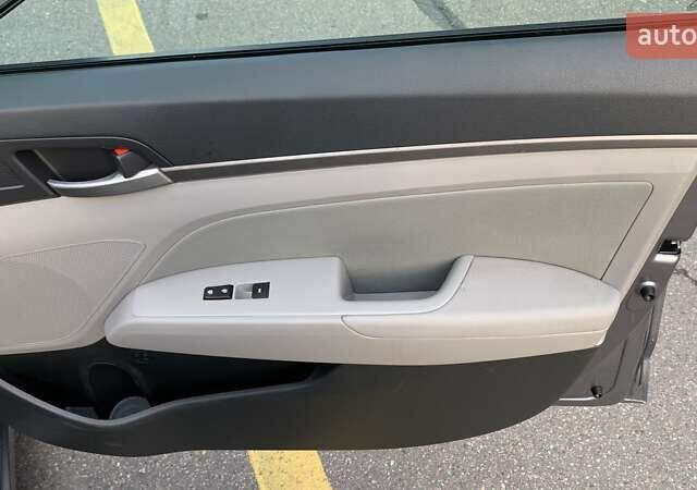 Сірий Хендай Елантра, об'ємом двигуна 2 л та пробігом 165 тис. км за 10700 $, фото 21 на Automoto.ua