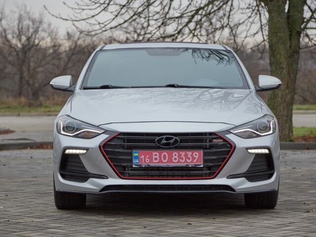 Серый Хендай Элантра, объемом двигателя 1.6 л и пробегом 145 тыс. км за 12500 $, фото 1 на Automoto.ua