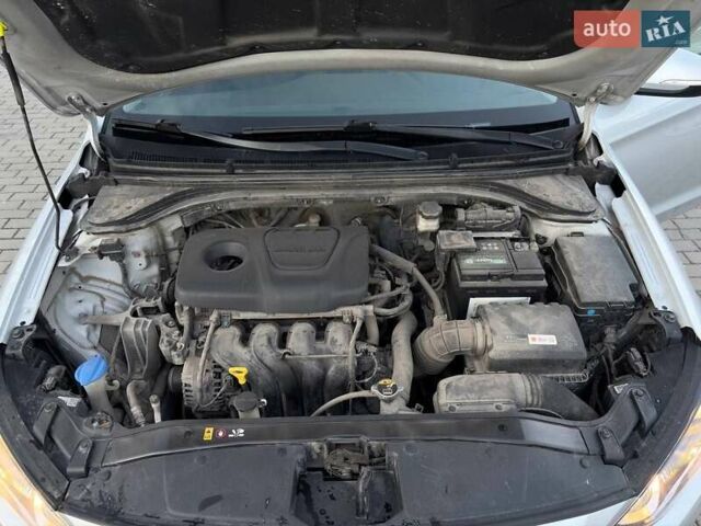 Сірий Хендай Елантра, об'ємом двигуна 1.59 л та пробігом 140 тис. км за 12000 $, фото 10 на Automoto.ua