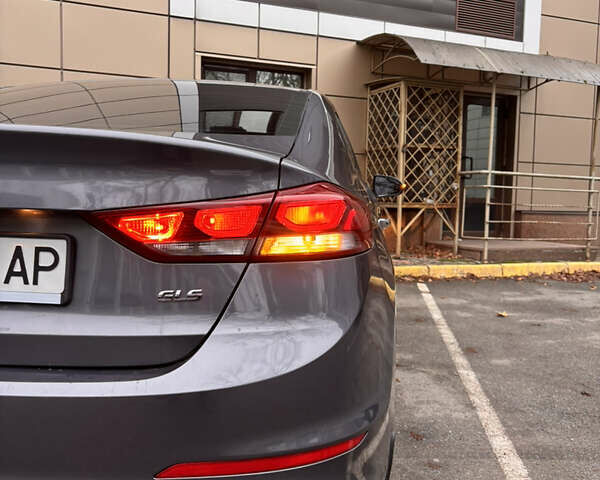 Серый Хендай Элантра, объемом двигателя 1.6 л и пробегом 111 тыс. км за 11900 $, фото 3 на Automoto.ua