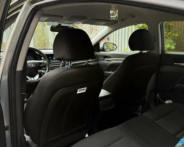 Серый Хендай Элантра, объемом двигателя 2 л и пробегом 142 тыс. км за 13000 $, фото 4 на Automoto.ua