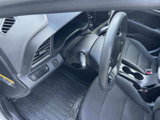 Серый Хендай Элантра, объемом двигателя 2 л и пробегом 96 тыс. км за 12399 $, фото 18 на Automoto.ua