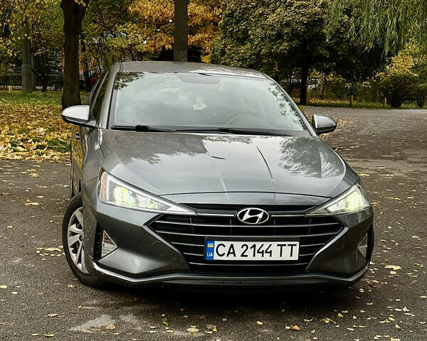 Серый Хендай Элантра, объемом двигателя 2 л и пробегом 142 тыс. км за 13000 $, фото 1 на Automoto.ua