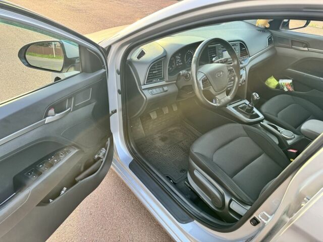 Хендай Элантра 2018 в Борисполе на Automoto.ua Серый Хендай Элантра, объемом двигателя 1.6 л и пробегом 135 тыс. км за 13500 $, фото 5 на Automoto.ua