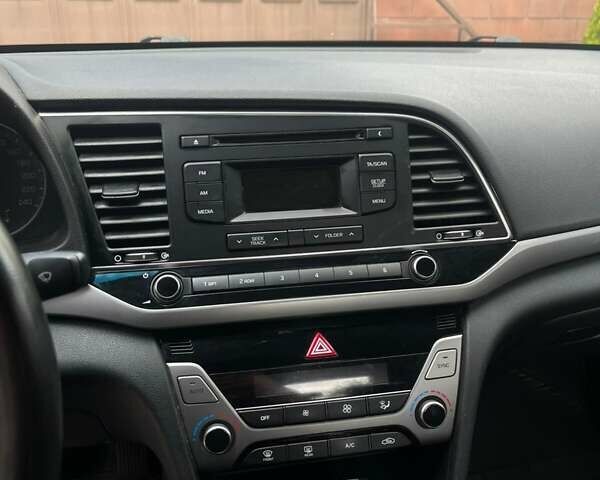 Серый Хендай Элантра, объемом двигателя 1.59 л и пробегом 173 тыс. км за 12000 $, фото 10 на Automoto.ua