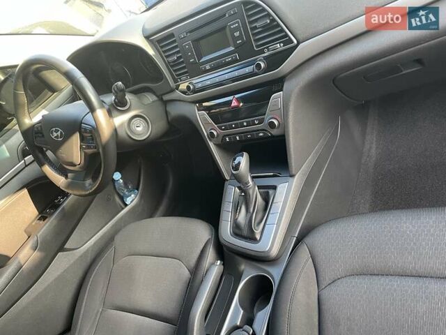 Сірий Хендай Елантра, об'ємом двигуна 1.6 л та пробігом 127 тис. км за 14400 $, фото 11 на Automoto.ua