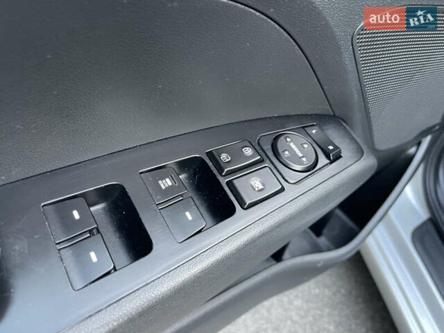 Серый Хендай Элантра, объемом двигателя 2 л и пробегом 97 тыс. км за 12500 $, фото 31 на Automoto.ua