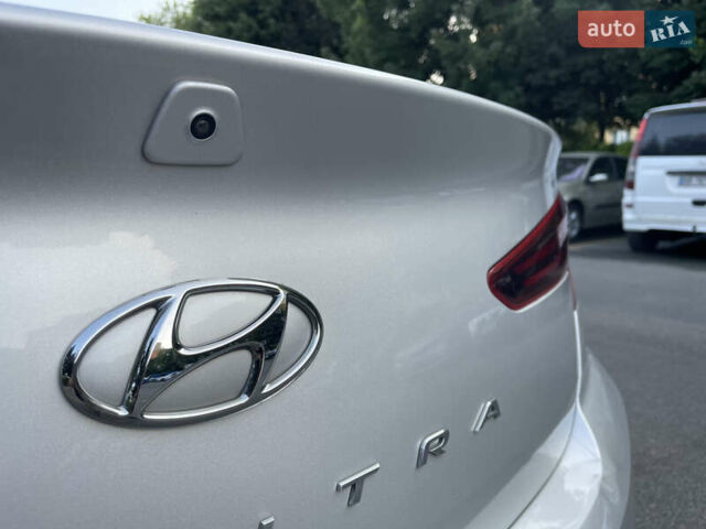 Серый Хендай Элантра, объемом двигателя 2 л и пробегом 97 тыс. км за 11999 $, фото 18 на Automoto.ua