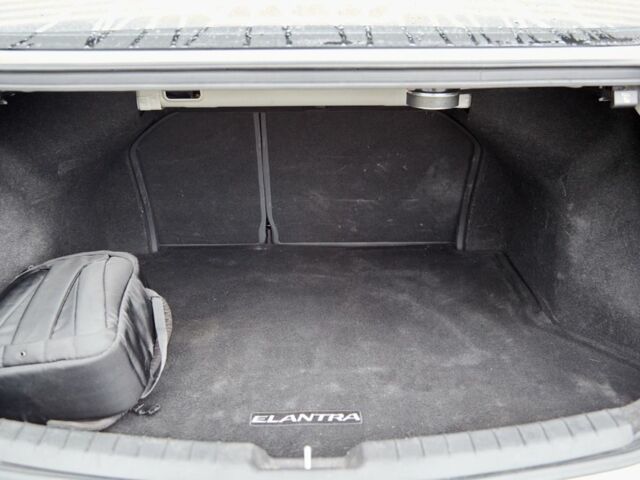 Серый Хендай Элантра, объемом двигателя 1.6 л и пробегом 145 тыс. км за 12500 $, фото 16 на Automoto.ua