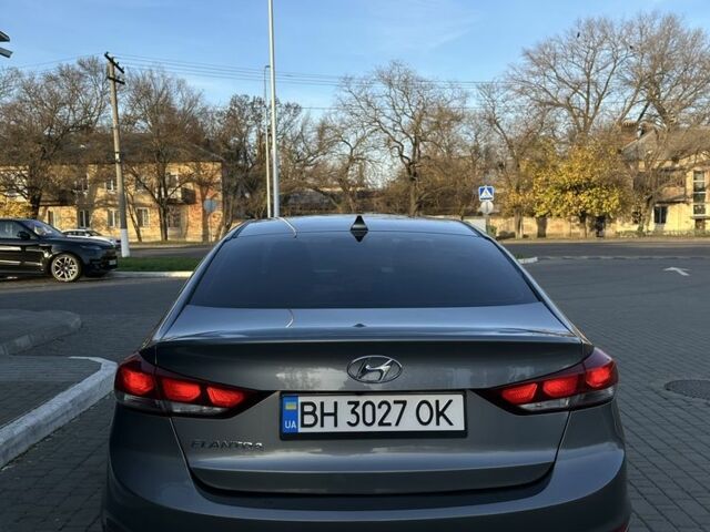 Сірий Хендай Елантра, об'ємом двигуна 2 л та пробігом 160 тис. км за 12800 $, фото 3 на Automoto.ua