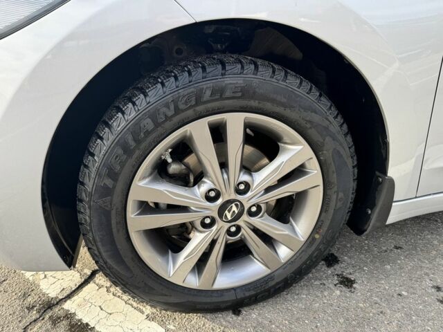 Хендай Элантра 2018 в Борисполе на Automoto.ua Серый Хендай Элантра, объемом двигателя 1.6 л и пробегом 135 тыс. км за 13500 $, фото 4 на Automoto.ua