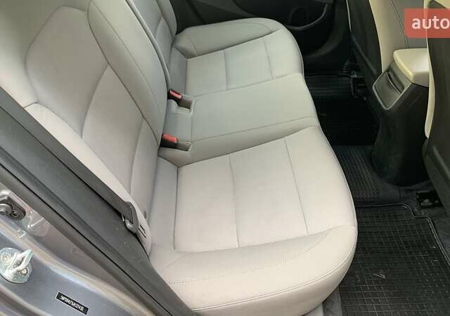 Сірий Хендай Елантра, об'ємом двигуна 2 л та пробігом 165 тис. км за 10700 $, фото 20 на Automoto.ua