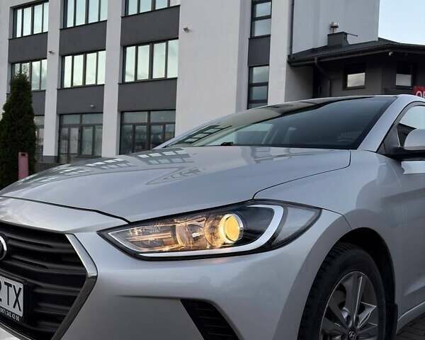 Сірий Хендай Елантра, об'ємом двигуна 1.59 л та пробігом 140 тис. км за 12000 $, фото 7 на Automoto.ua