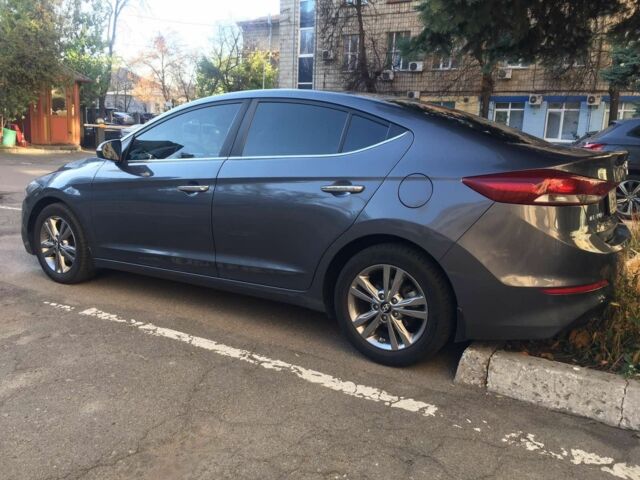 Сірий Хендай Елантра, об'ємом двигуна 2 л та пробігом 183 тис. км за 15000 $, фото 2 на Automoto.ua