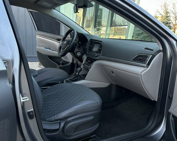 Сірий Хендай Елантра, об'ємом двигуна 2 л та пробігом 160 тис. км за 12800 $, фото 14 на Automoto.ua