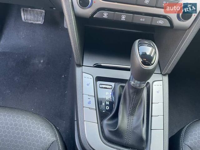 Сірий Хендай Елантра, об'ємом двигуна 1.6 л та пробігом 127 тис. км за 14400 $, фото 15 на Automoto.ua