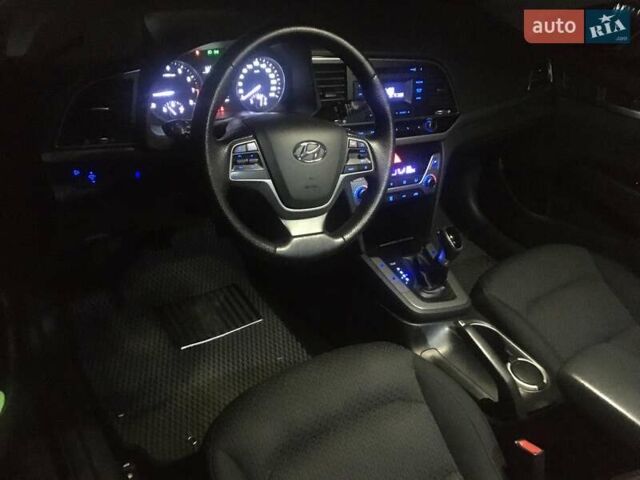 Серый Хендай Элантра, объемом двигателя 2 л и пробегом 183 тыс. км за 15000 $, фото 32 на Automoto.ua