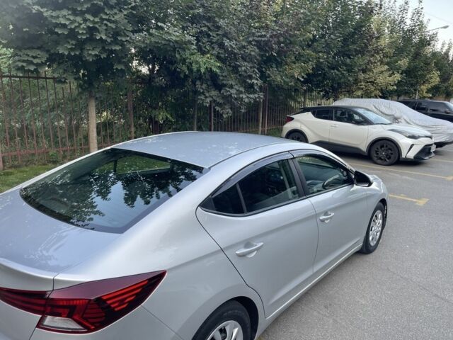 Серый Хендай Элантра, объемом двигателя 2 л и пробегом 96 тыс. км за 12399 $, фото 3 на Automoto.ua