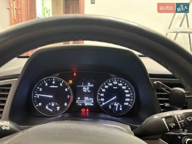 Серый Хендай Элантра, объемом двигателя 1.59 л и пробегом 92 тыс. км за 11000 $, фото 14 на Automoto.ua