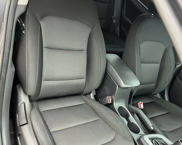 Серый Хендай Элантра, объемом двигателя 1.98 л и пробегом 128 тыс. км за 12500 $, фото 14 на Automoto.ua