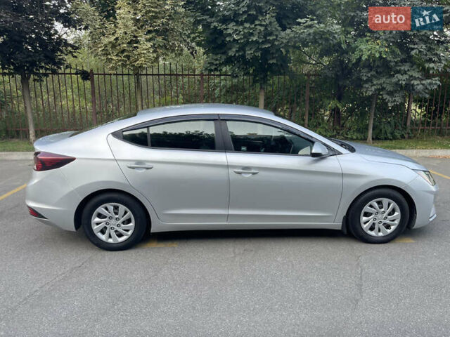 Серый Хендай Элантра, объемом двигателя 2 л и пробегом 97 тыс. км за 11999 $, фото 13 на Automoto.ua