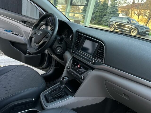 Сірий Хендай Елантра, об'ємом двигуна 2 л та пробігом 160 тис. км за 12800 $, фото 8 на Automoto.ua