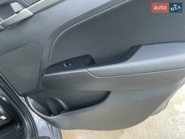Сірий Хендай Елантра, об'ємом двигуна 1.6 л та пробігом 127 тис. км за 14400 $, фото 8 на Automoto.ua
