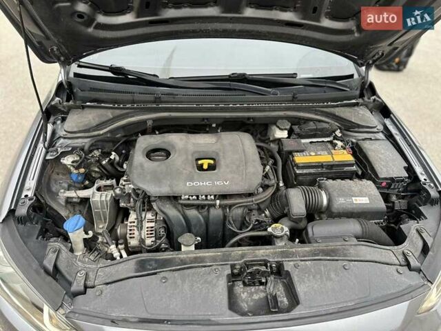 Серый Хендай Элантра, объемом двигателя 2 л и пробегом 175 тыс. км за 11200 $, фото 13 на Automoto.ua