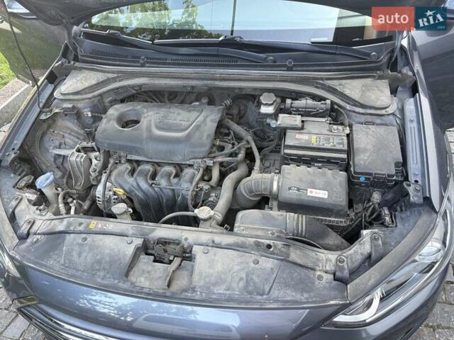 Серый Хендай Элантра, объемом двигателя 1.59 л и пробегом 92 тыс. км за 11000 $, фото 2 на Automoto.ua