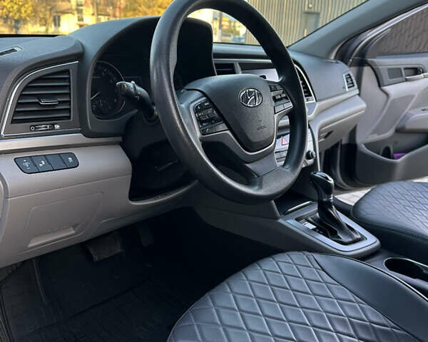 Сірий Хендай Елантра, об'ємом двигуна 2 л та пробігом 160 тис. км за 12800 $, фото 9 на Automoto.ua