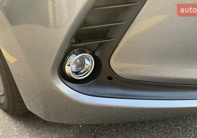 Сірий Хендай Елантра, об'ємом двигуна 2 л та пробігом 165 тис. км за 10700 $, фото 7 на Automoto.ua