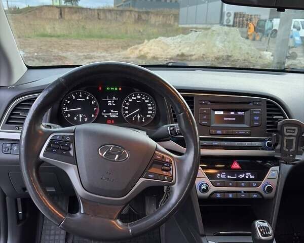 Сірий Хендай Елантра, об'ємом двигуна 1.59 л та пробігом 140 тис. км за 12000 $, фото 11 на Automoto.ua