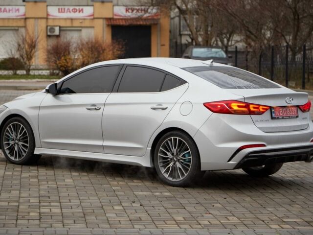 Серый Хендай Элантра, объемом двигателя 1.6 л и пробегом 145 тыс. км за 12500 $, фото 5 на Automoto.ua