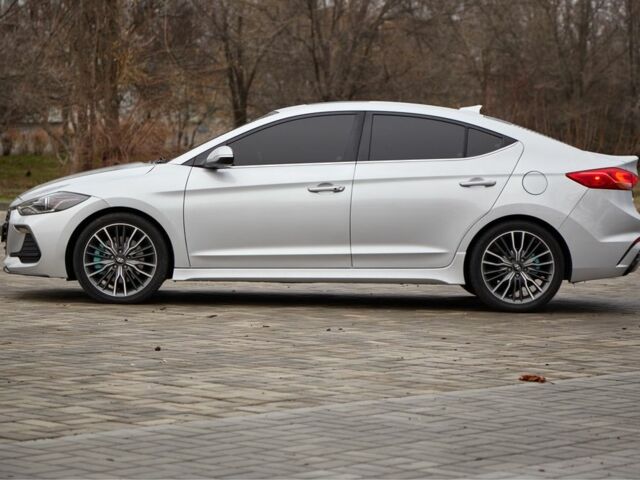 Серый Хендай Элантра, объемом двигателя 1.6 л и пробегом 145 тыс. км за 12500 $, фото 6 на Automoto.ua