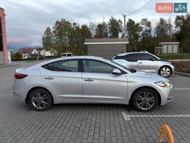 Сірий Хендай Елантра, об'ємом двигуна 1.59 л та пробігом 140 тис. км за 12000 $, фото 2 на Automoto.ua
