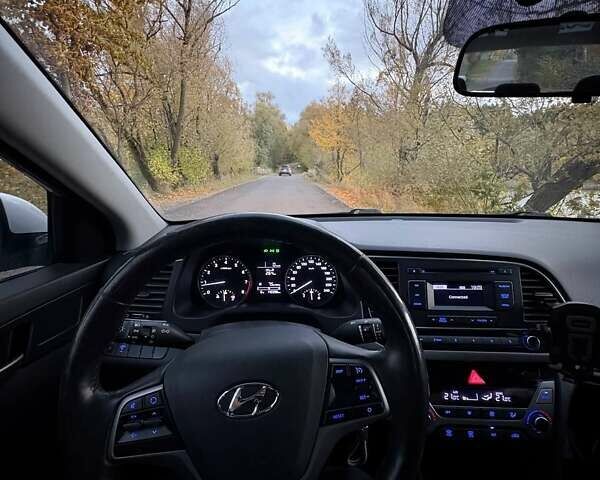 Сірий Хендай Елантра, об'ємом двигуна 1.59 л та пробігом 140 тис. км за 12000 $, фото 12 на Automoto.ua