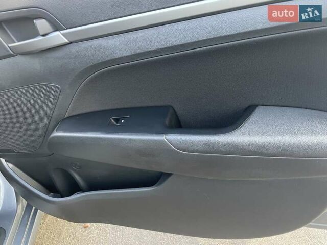 Сірий Хендай Елантра, об'ємом двигуна 1.6 л та пробігом 127 тис. км за 14400 $, фото 9 на Automoto.ua