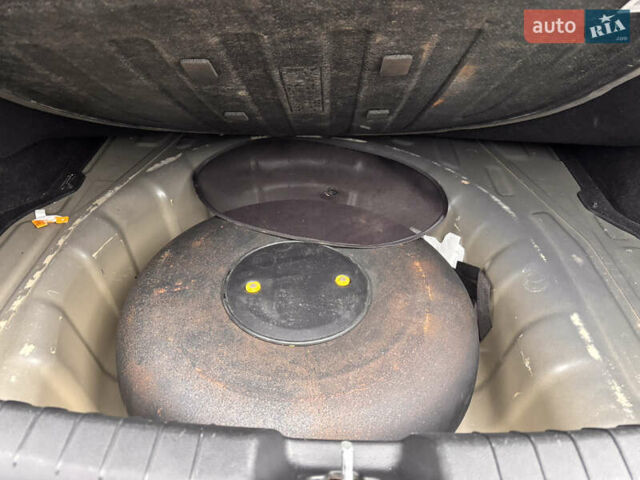 Серый Хендай Элантра, объемом двигателя 1.6 л и пробегом 111 тыс. км за 11900 $, фото 7 на Automoto.ua