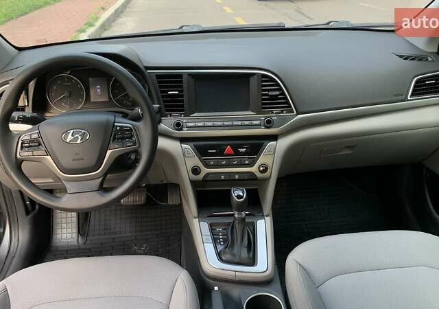 Сірий Хендай Елантра, об'ємом двигуна 2 л та пробігом 165 тис. км за 10700 $, фото 17 на Automoto.ua
