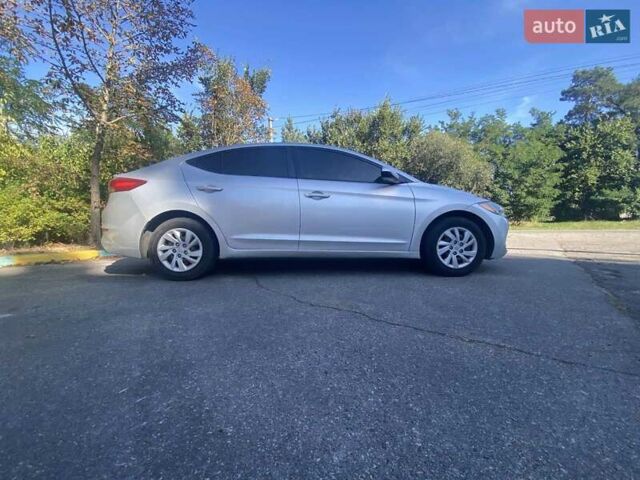Серый Хендай Элантра, объемом двигателя 2 л и пробегом 350 тыс. км за 10000 $, фото 3 на Automoto.ua