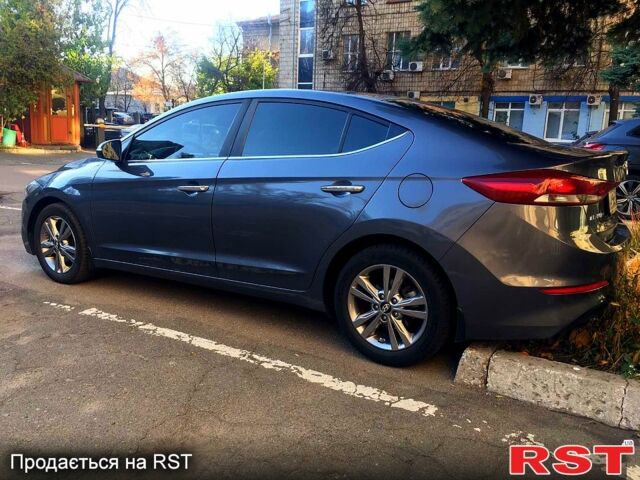 Серый Хендай Элантра, объемом двигателя 2 л и пробегом 183 тыс. км за 15000 $, фото 2 на Automoto.ua